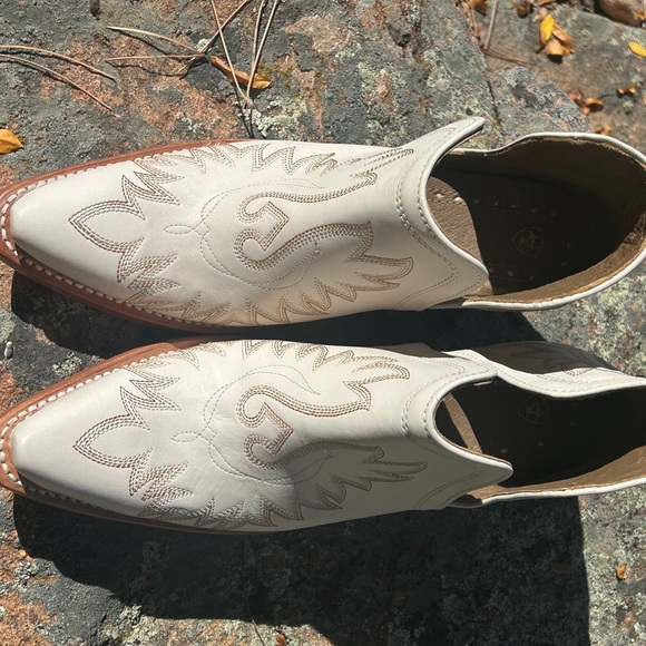 Ariat Cream Ankle Booties with Brown Embroidery NWOT Style # 10044484 - Picture 2 of 4